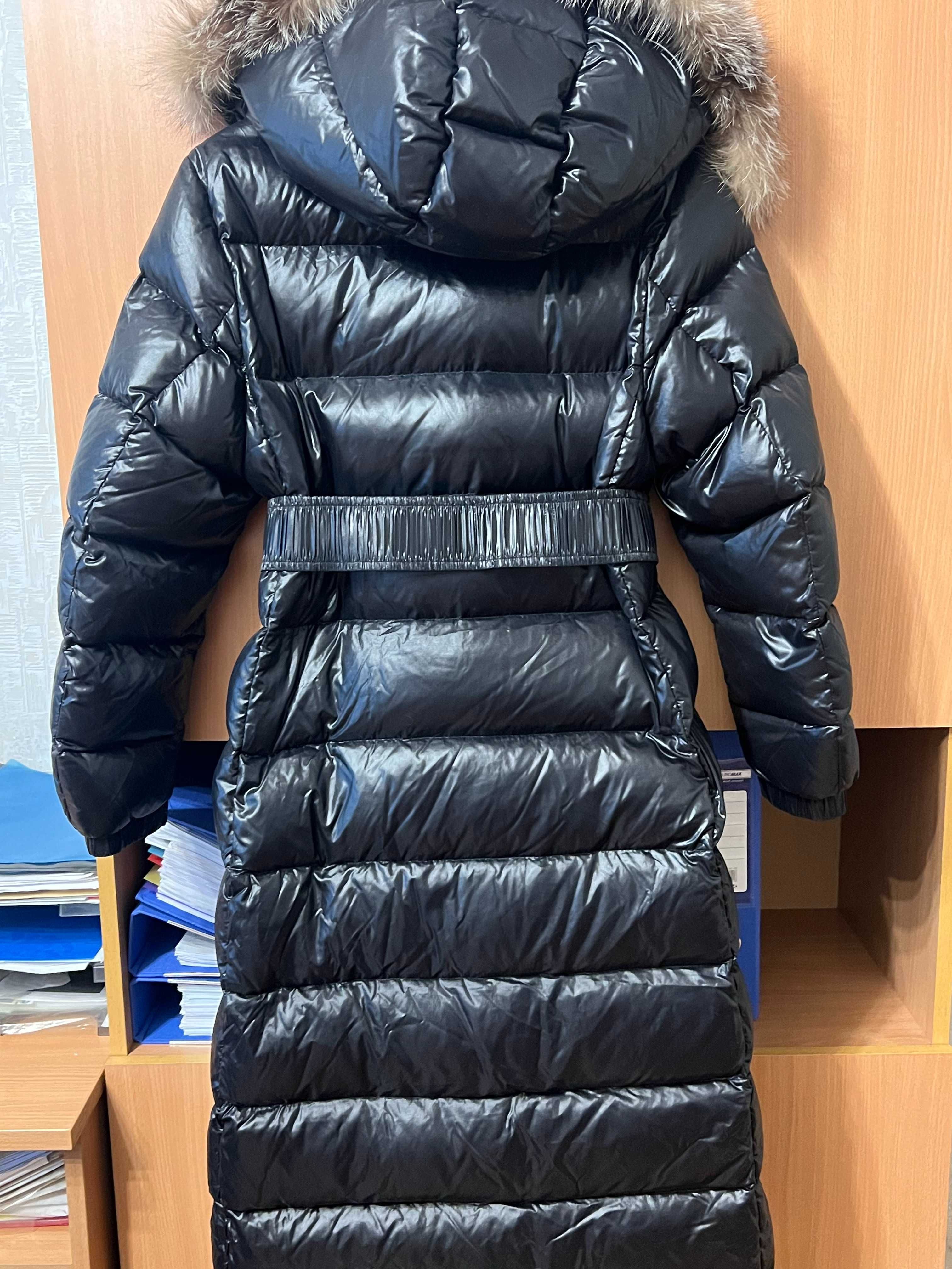 Жіночий пальто-пуховик Moncler