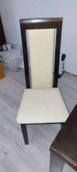 Stół z litego drewna duży, ciężk wykonany na zamówienie i z 5 krzeslam