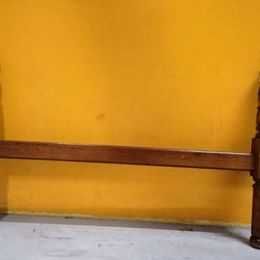 Cama em madeira de acácia