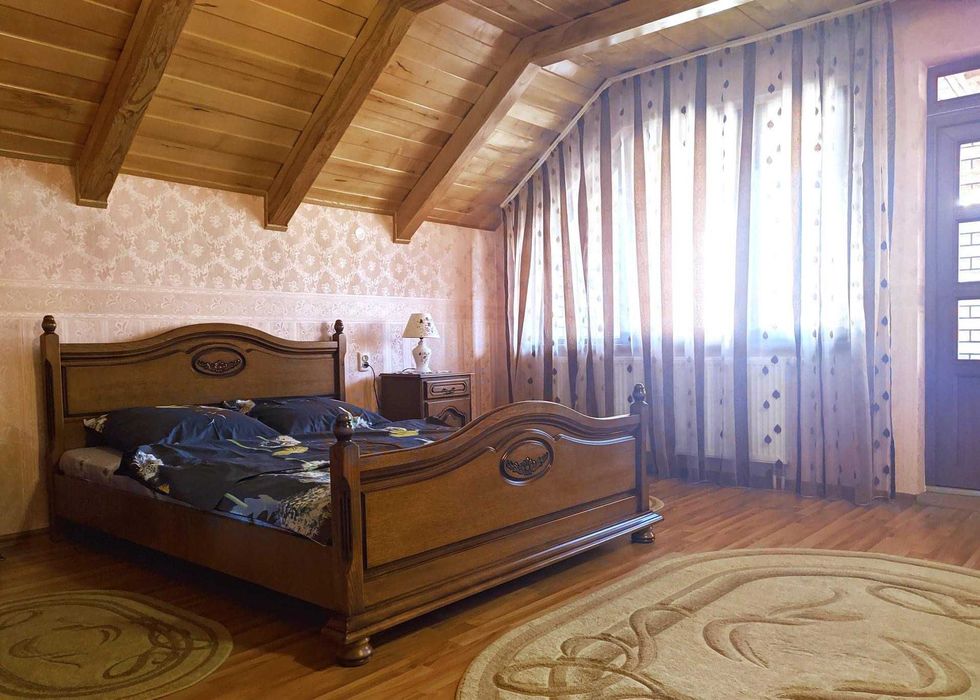 Продається будинок з торговими точками в с. Вишково
