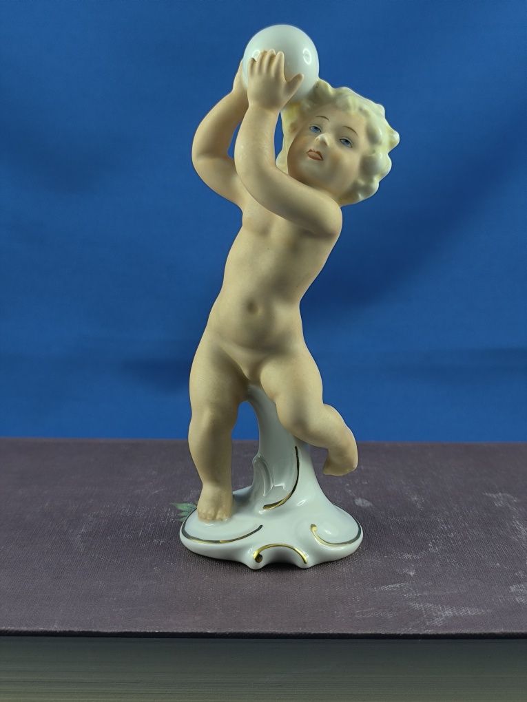 Putto z kulą Schaubach Kunst Wallendorf Niemcy #porcelana #ozdoba