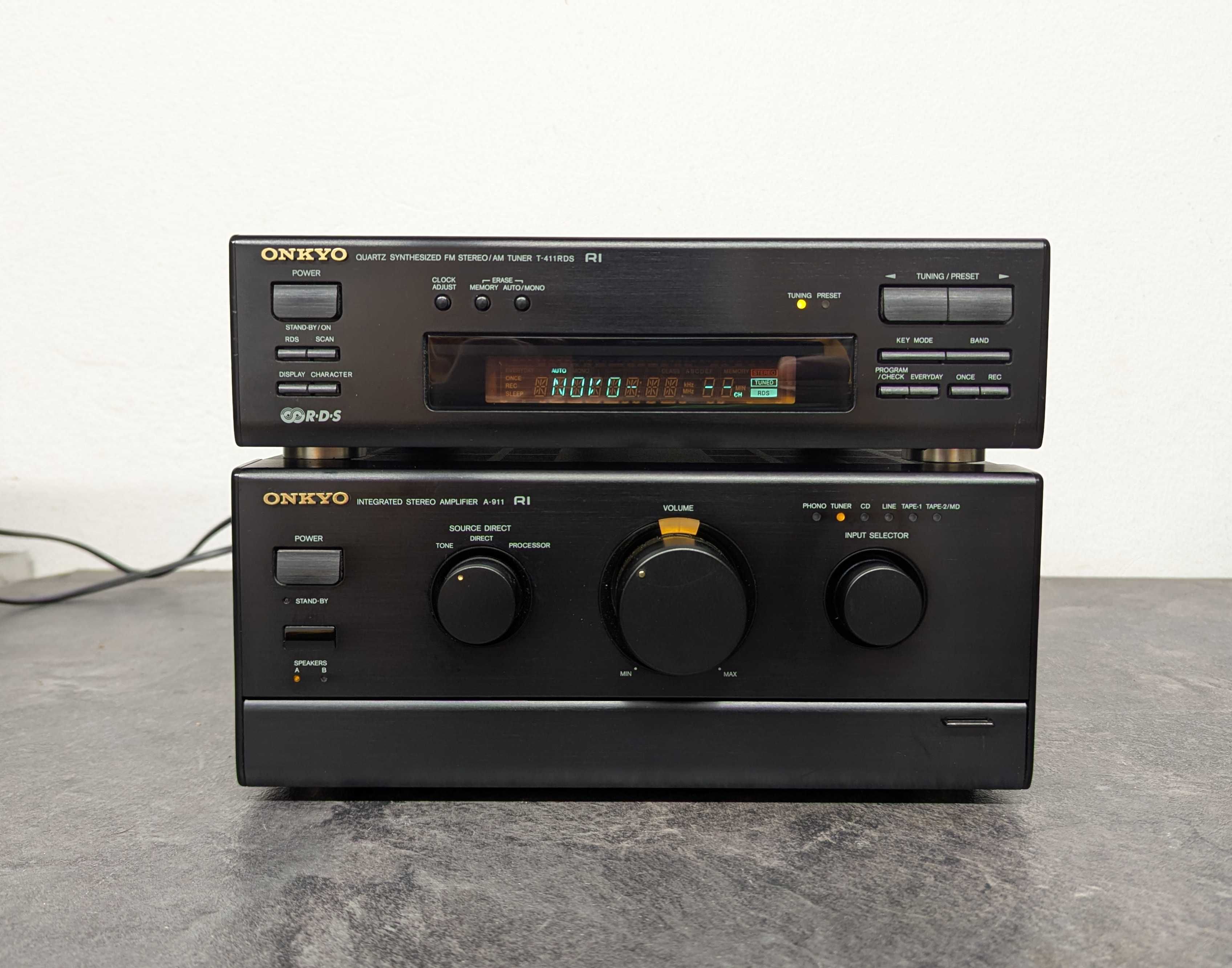 Комплект, стерео підсилювач Onkyo A-911 та тюнер Onkyo T-411.