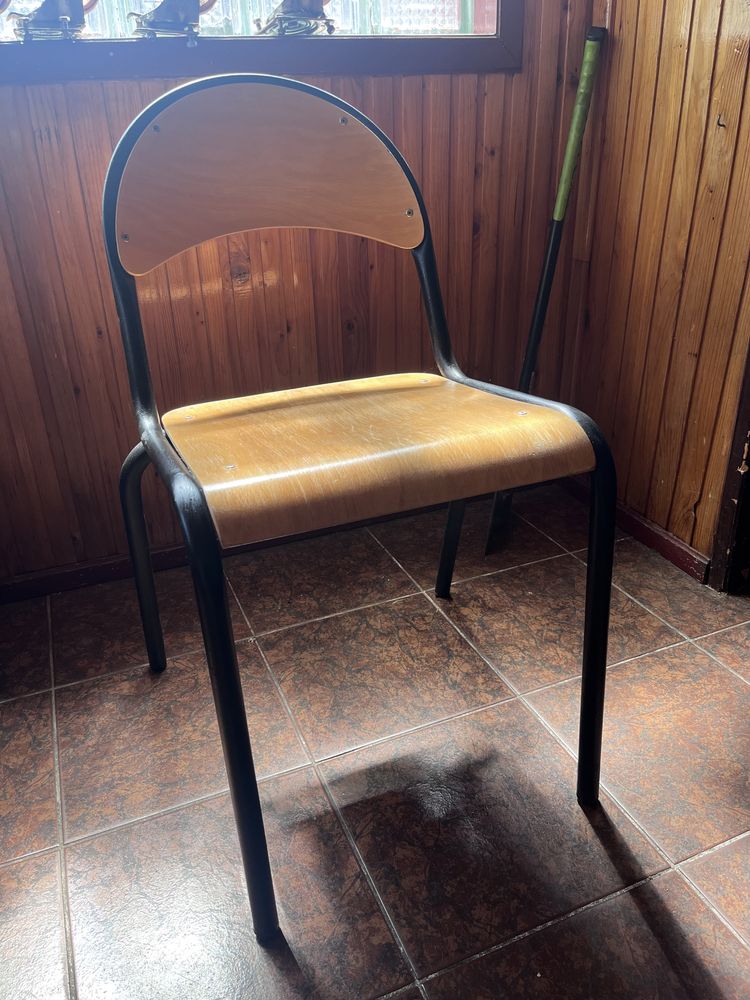 Krzesła krzesło krzesełka szkolne metalowe sklejka czarne