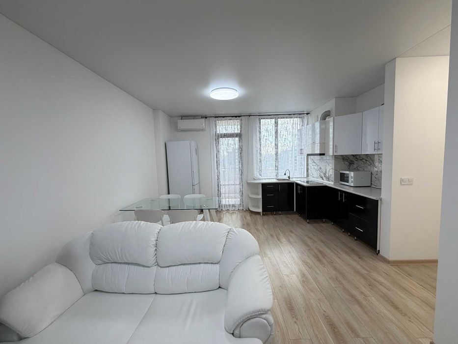 Оренда 1 кімнатна Манхетен!Видова на Озеро!