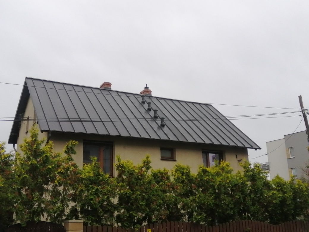 Pokrycia dachowe remont dachu Dekarz