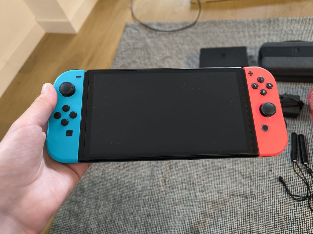 Nintendo Switch OLED z dwiema grami
