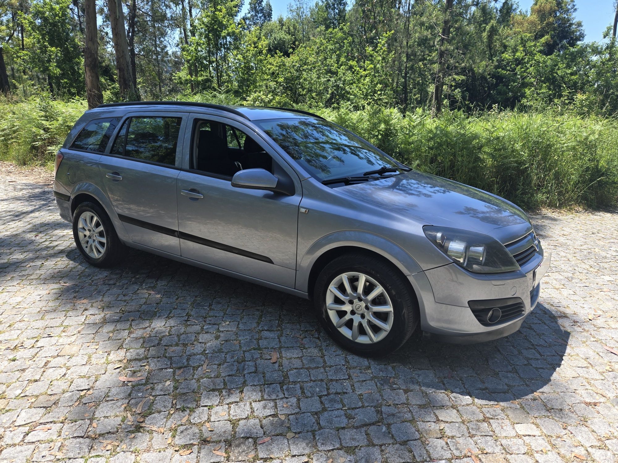 Astra motor diesel 1.7 . Carro confortável revisado, excelente estado