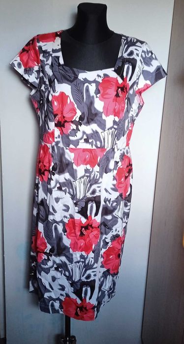 Sukienka w kwiaty ładny dekolt r. 46