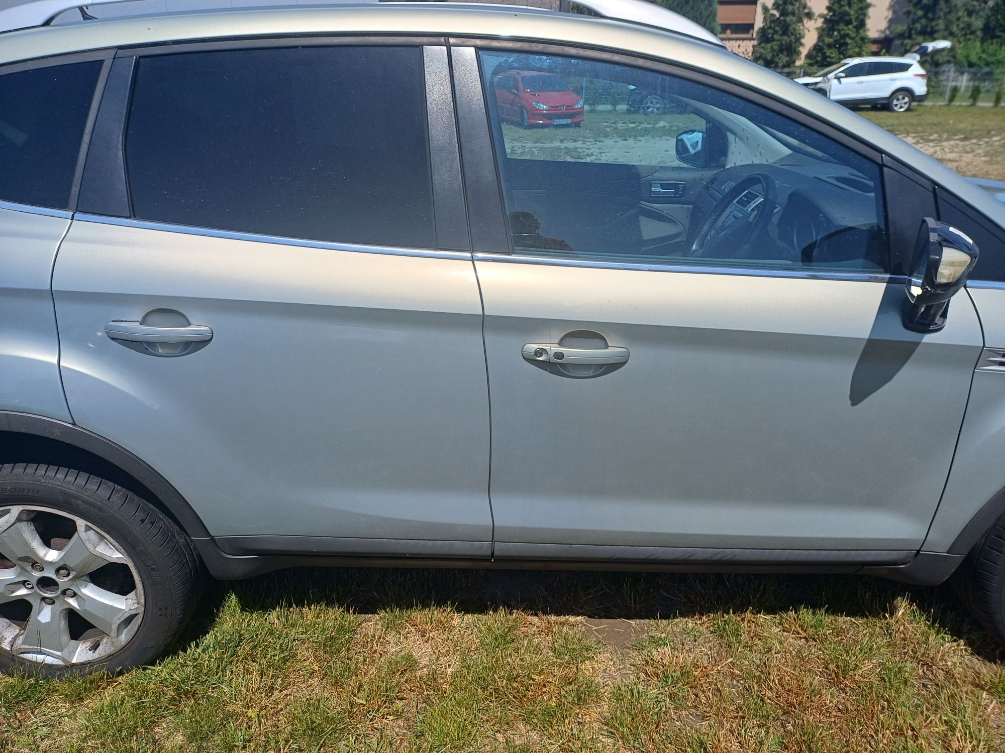 Drzwi prawy przód i tył Ford Kuga Mk 1 kolor P8