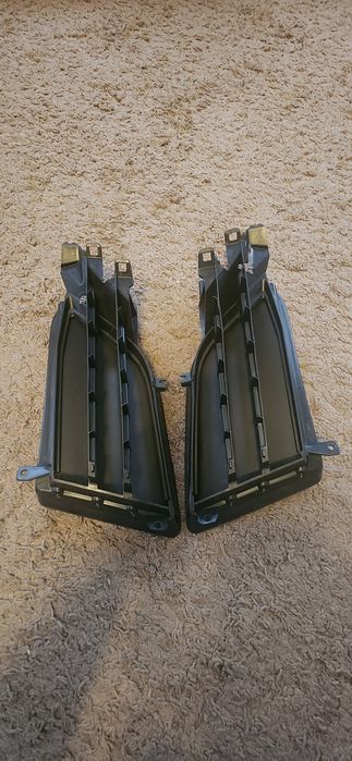 Люверси, жалюзі (L+R) Tesla Model S