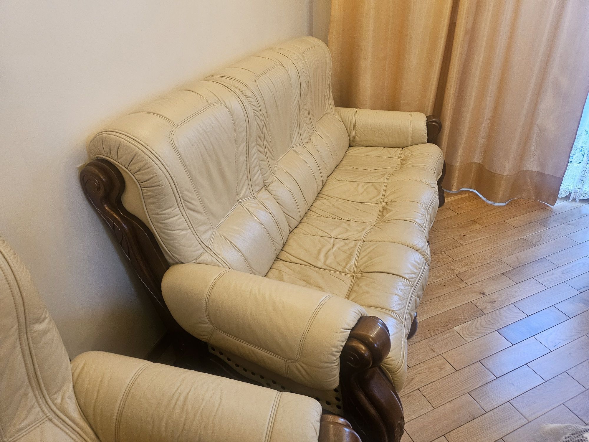 Sofa dwa fotele dwie pufa Kler skóra
