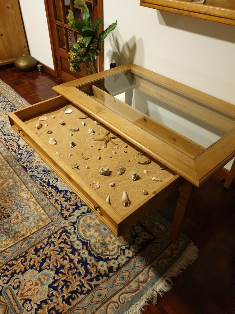 Mesa de sala com gaveta