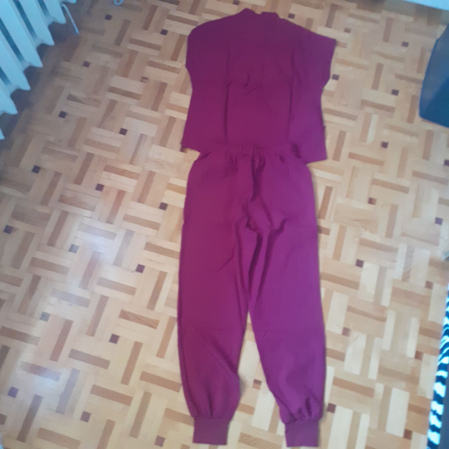 Nowy uniform medyczny Rozm. S,  bordowy