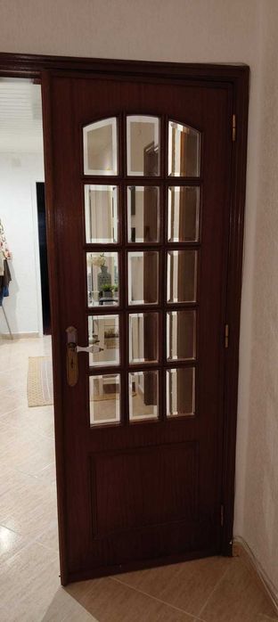 Portas duplas de sala com vidros