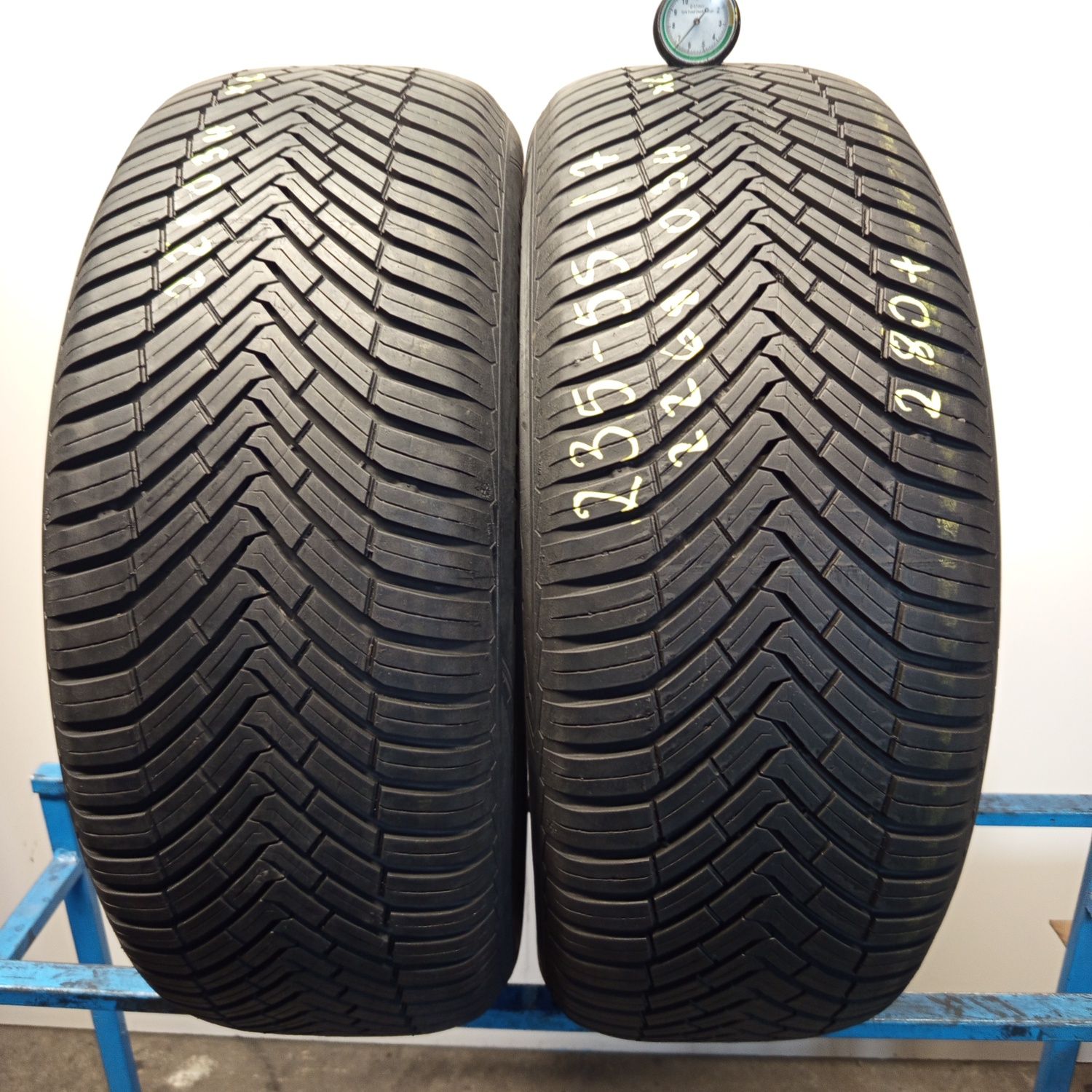 235/55R17 Continental AllSeasonContact