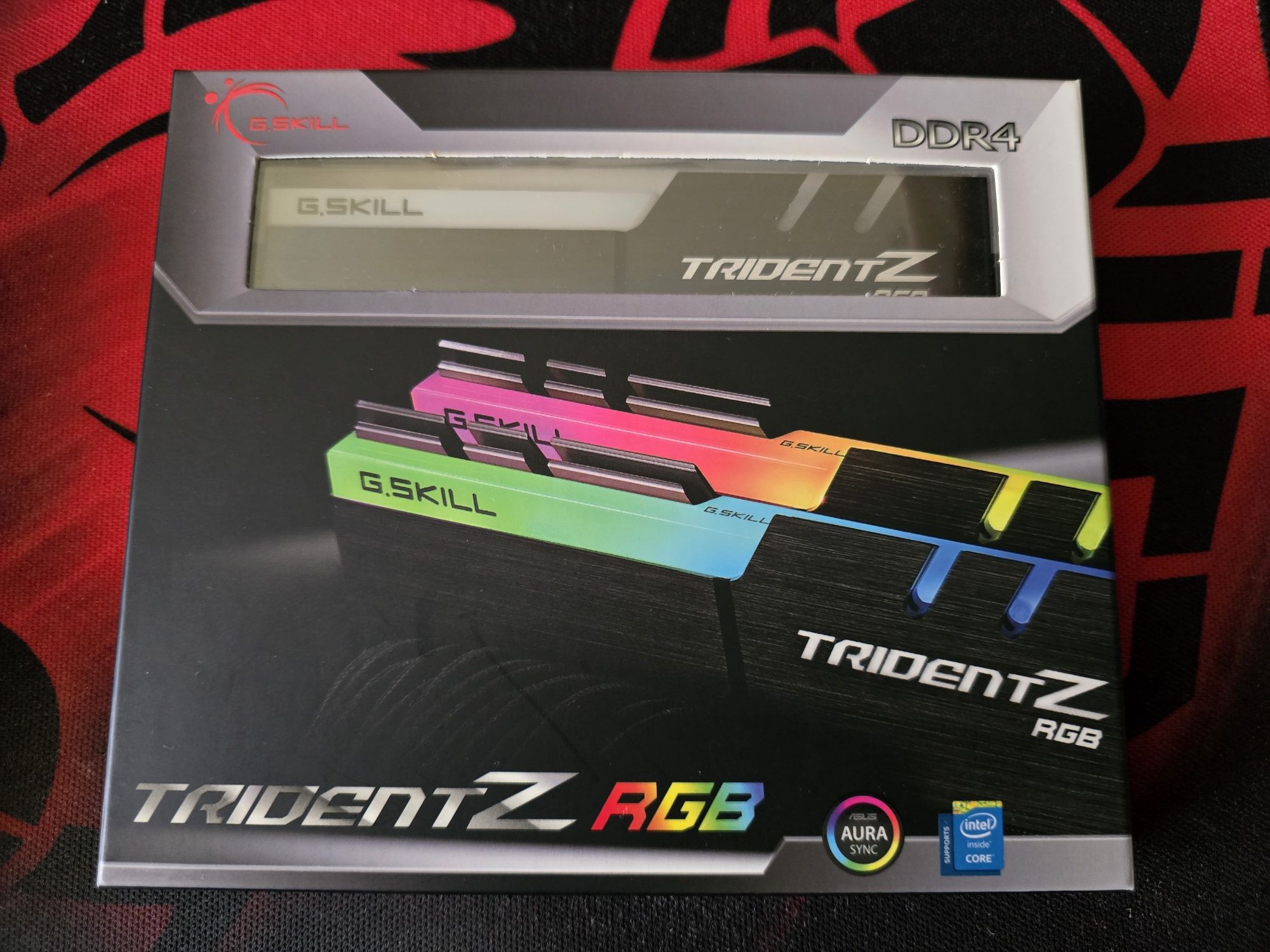 Kit de Memórias DDR4 G Skill RGB 2x8 16gb