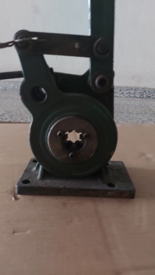 Maquina de prensar cravar tubos