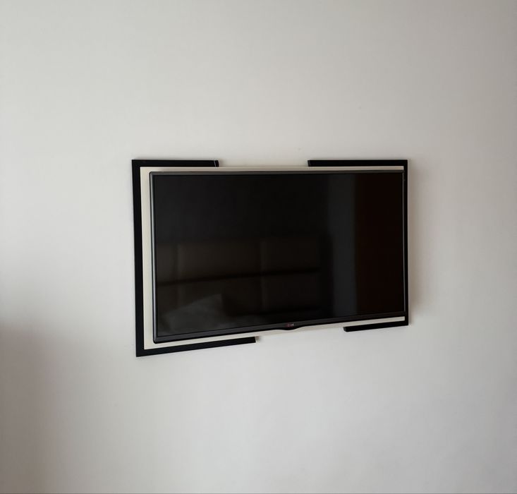 Tv LED LG 43 Polegadas com moldura feita a medida