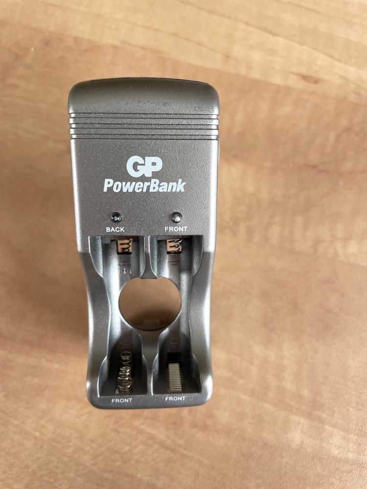 Ładowarka do 8 baterii 4xAA i 4xAAA powerbank GP