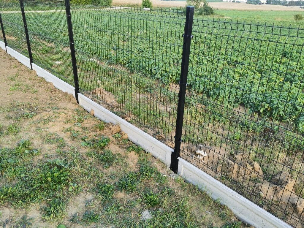 Montaż ogrodzeń panelowych siatka tymczasowe koszenie trawy wykaszanie