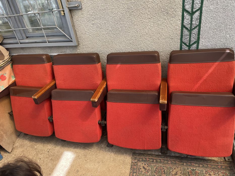Продам зальные кресла