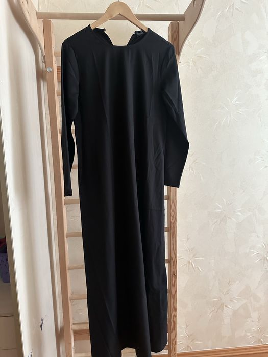 Чорна мусульманська сукня з абаєю