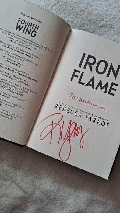 Iron Flame (Залізне полум'я) з живим автографом автора