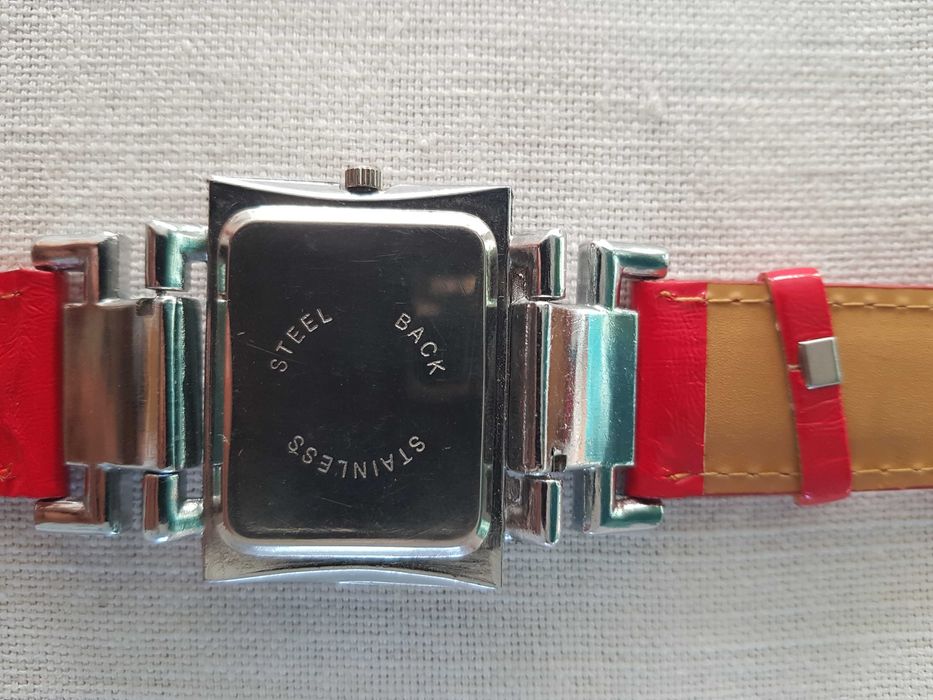 Zegarek damski nareczny YISHI Quartz z czerwonym paskiem nowa bateria