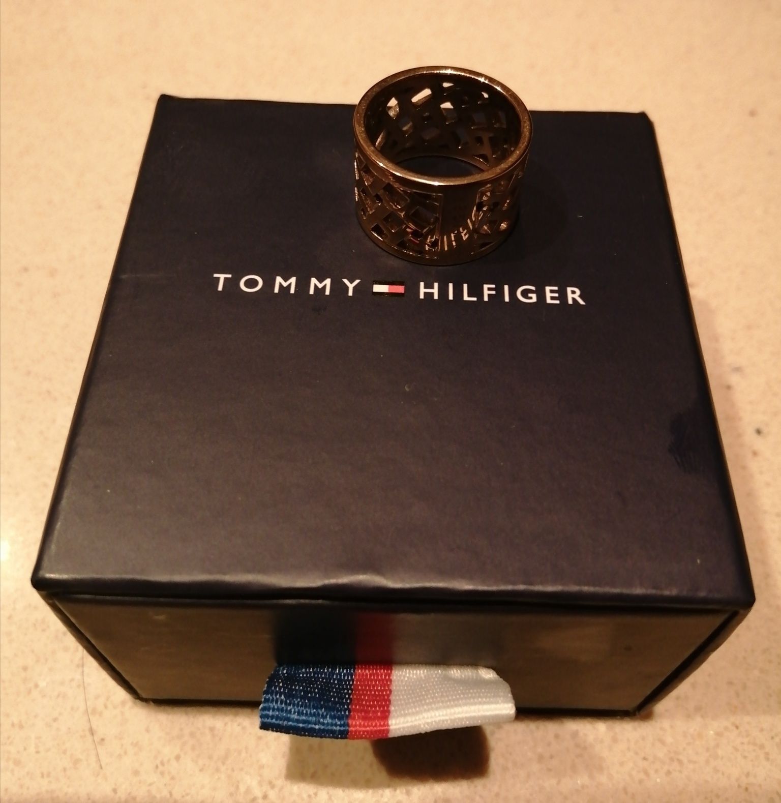 Anel 52(Tommy Hilfiger)Novo Original