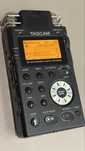 Tascam DR-100 z pilotem rejestrator
