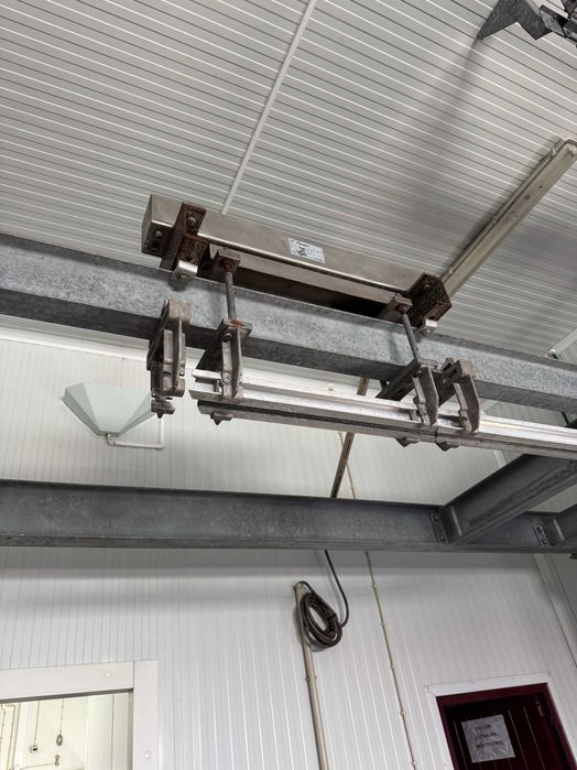 Balança Via Aérea Industrial – Em Inox, Ideal para Matadouros e Talhos