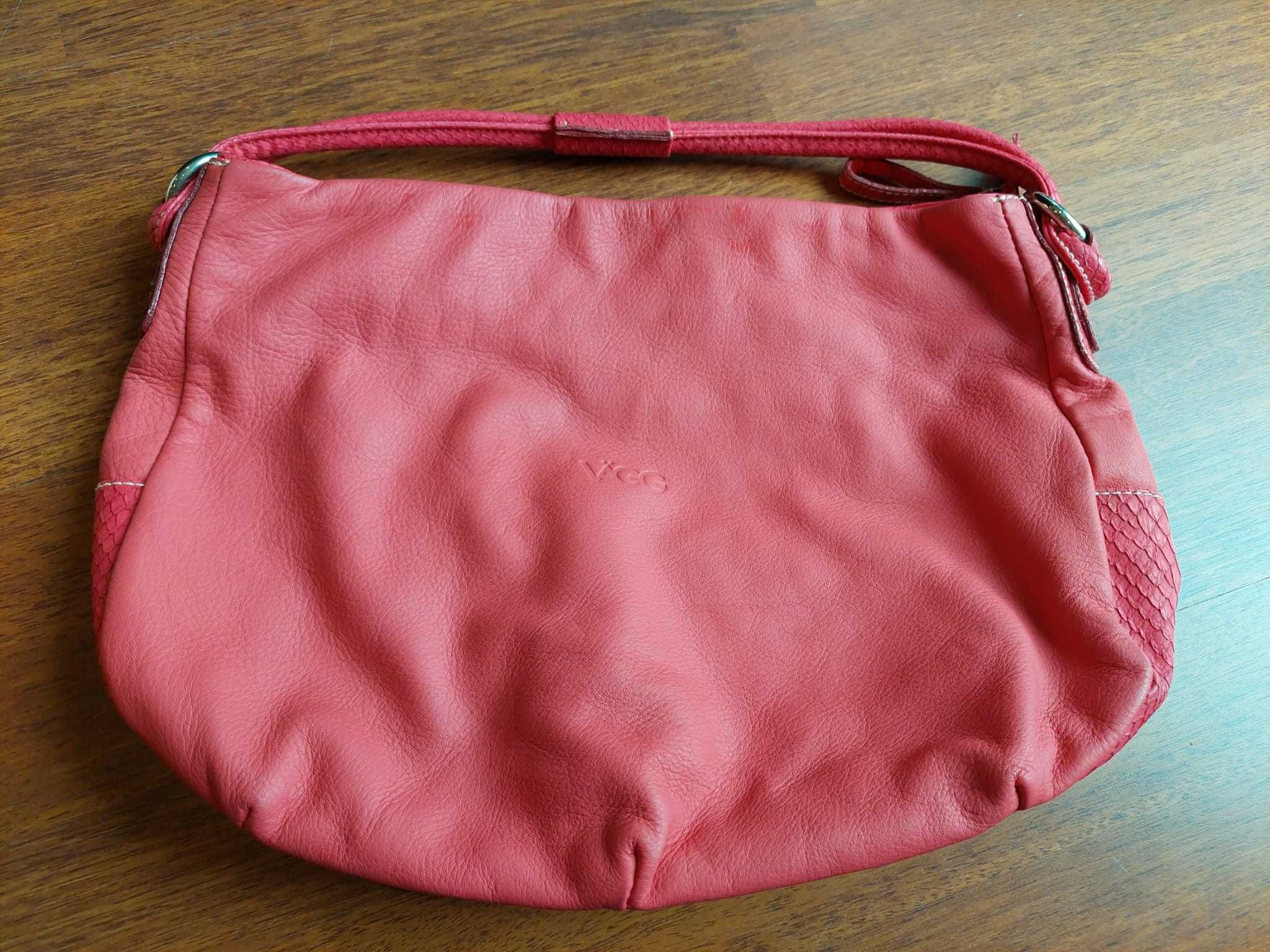Bolsa vermelha da marca VÄGG
