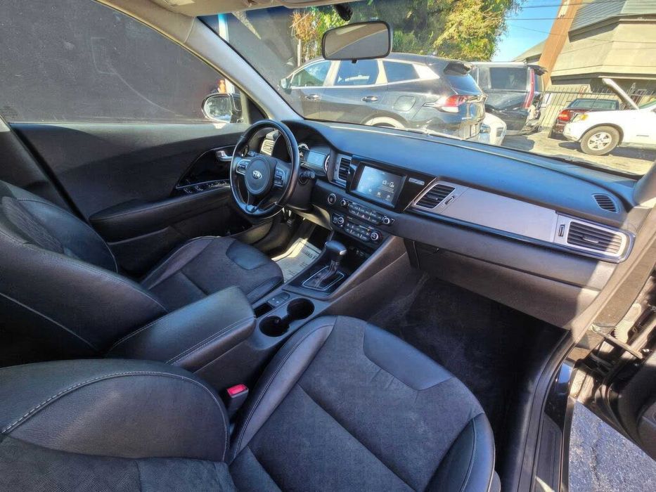 Kia Niro EX      2017