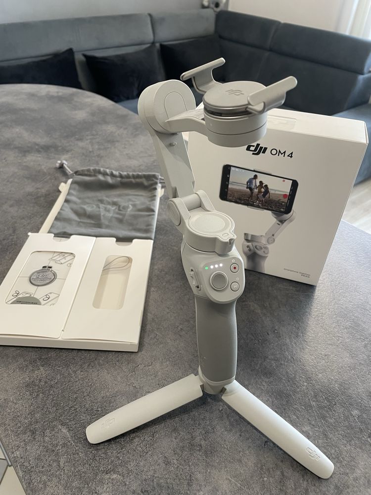 DJI Osmo Mobile 4 - stabilizator obrazu do smartfonów