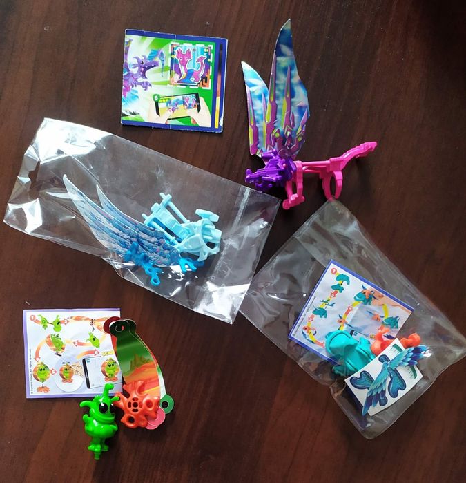 Іграшки із кіндерсурпризу.