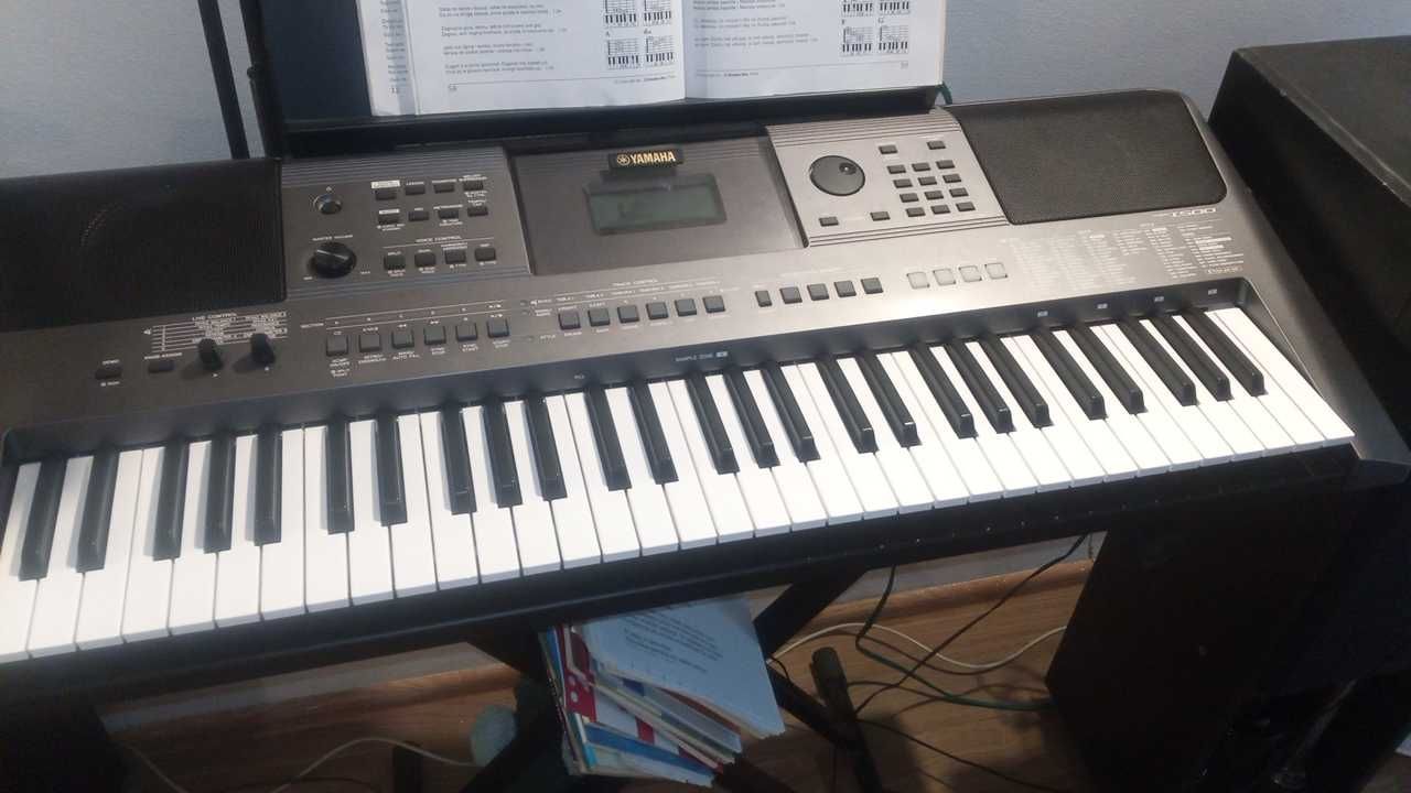 Keyboard Yamaha psr i500.