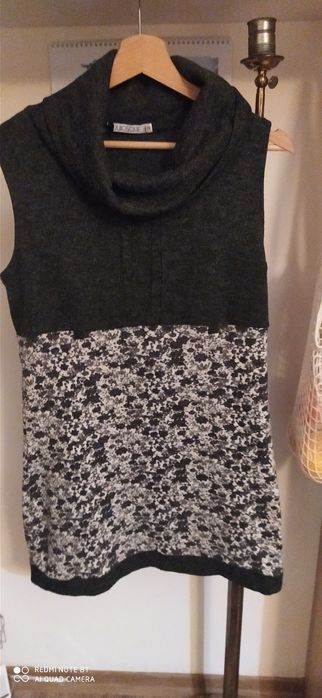 Sukienka sweterkowa z golfem Quiosque