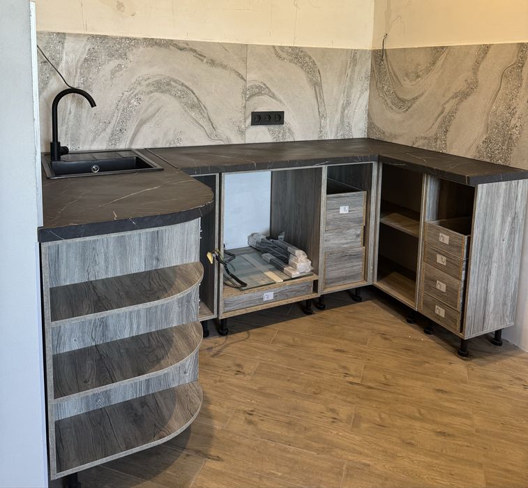 Продам новый корпус  кухни , модули кухни без фасадов