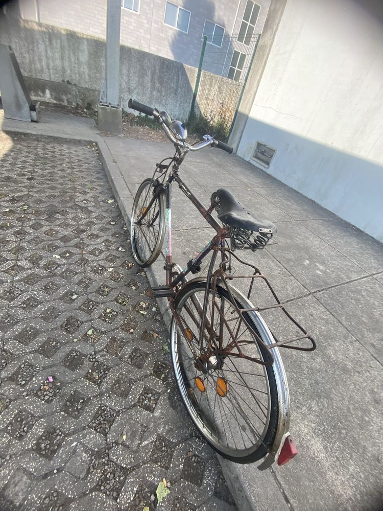 Bicicleta antiga pasteleira esmaltina 100euros