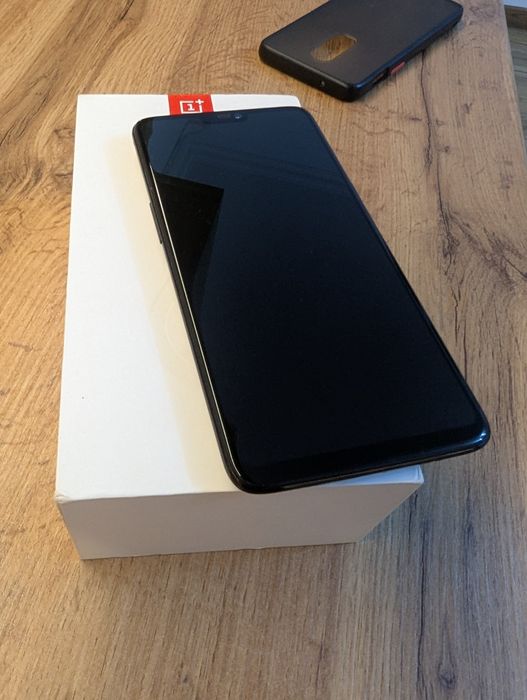 Продам OnePlus 6 8/128