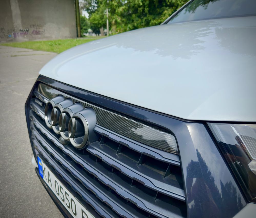 Продам топову Audi Q7 2019 в карбон пакеті