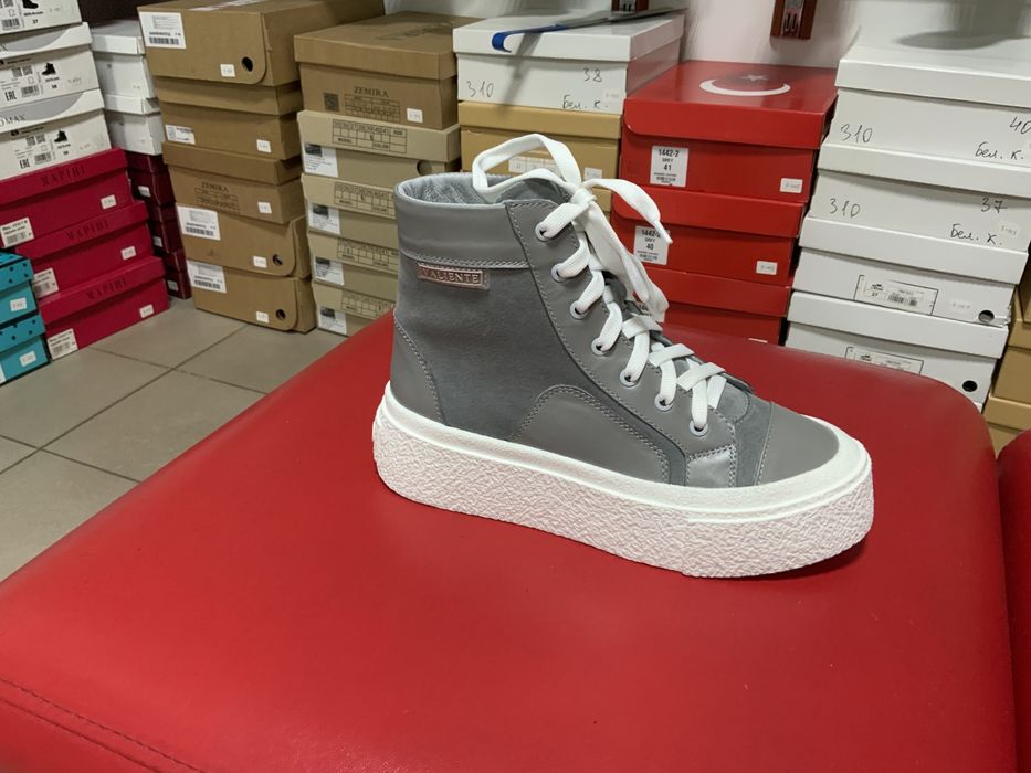 Женские  стильные зимние замшевые ботинки на шнурках жіночі черевики