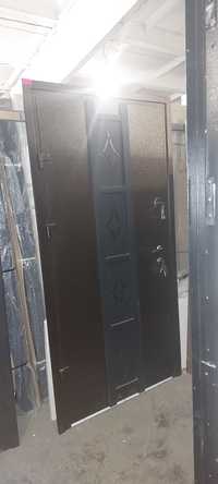 Вхідні двері в квартиру дім котедж тамбур на склад кладовку технічні