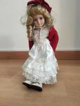 Boneca de porcelana antiga
