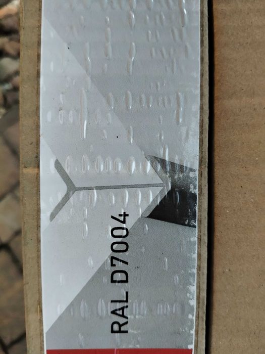 Profil narożny aluminiowy z wymiarami 24/24/2600 mm. Swiss Krono