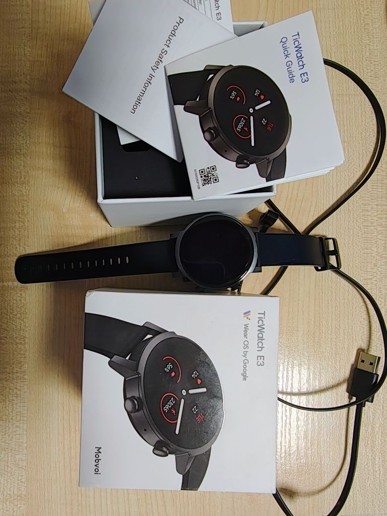 Смарт годинник з NFC Mobvoi TicWatch E3 Panther Black