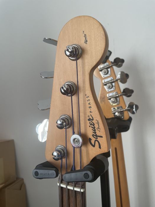 Baixo Fretless Fender Squier Precision