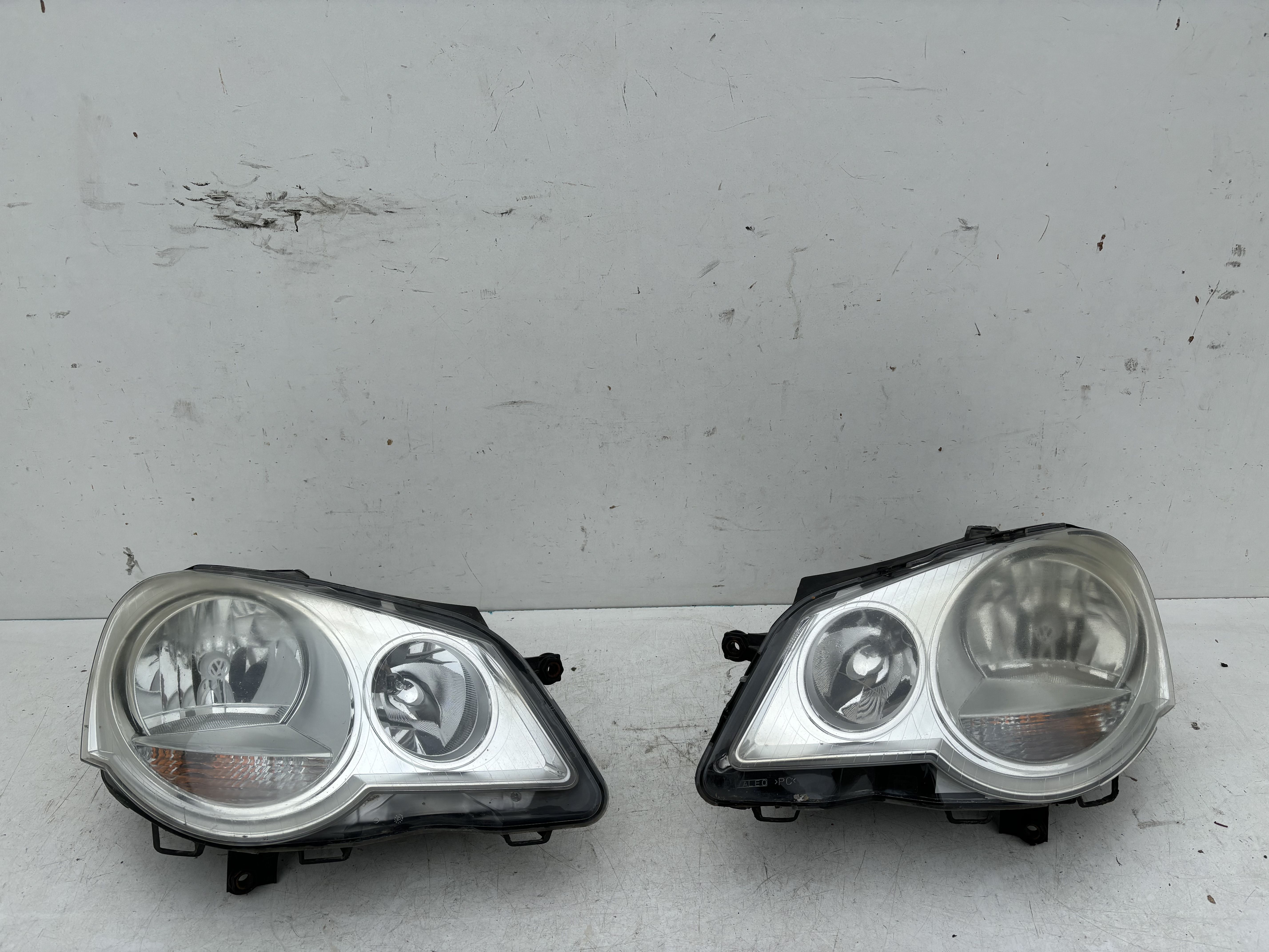 Lampa przednia lewa prawa Vw Polo 9N lift