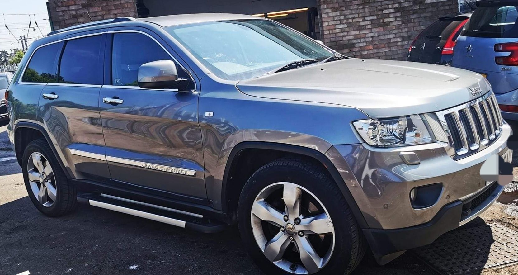 Jeep grand cherokee wk2 blotnik prawy lewy