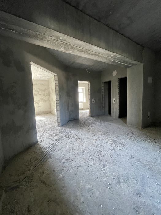 Продаю 3к .кв. новострой в центре Садовая